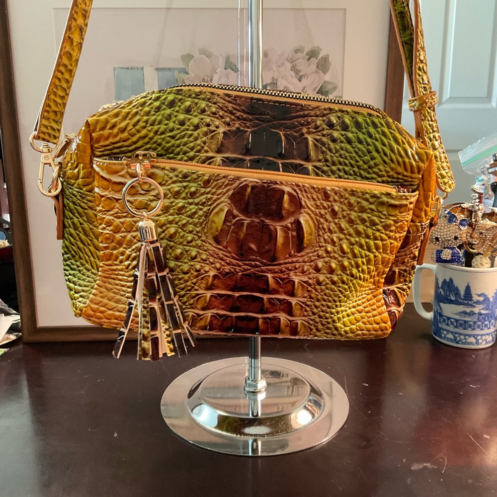 Stylish Crocodile Embossed Shoulder/Crossbody Bag. NWOT - Picture 2 of 4
